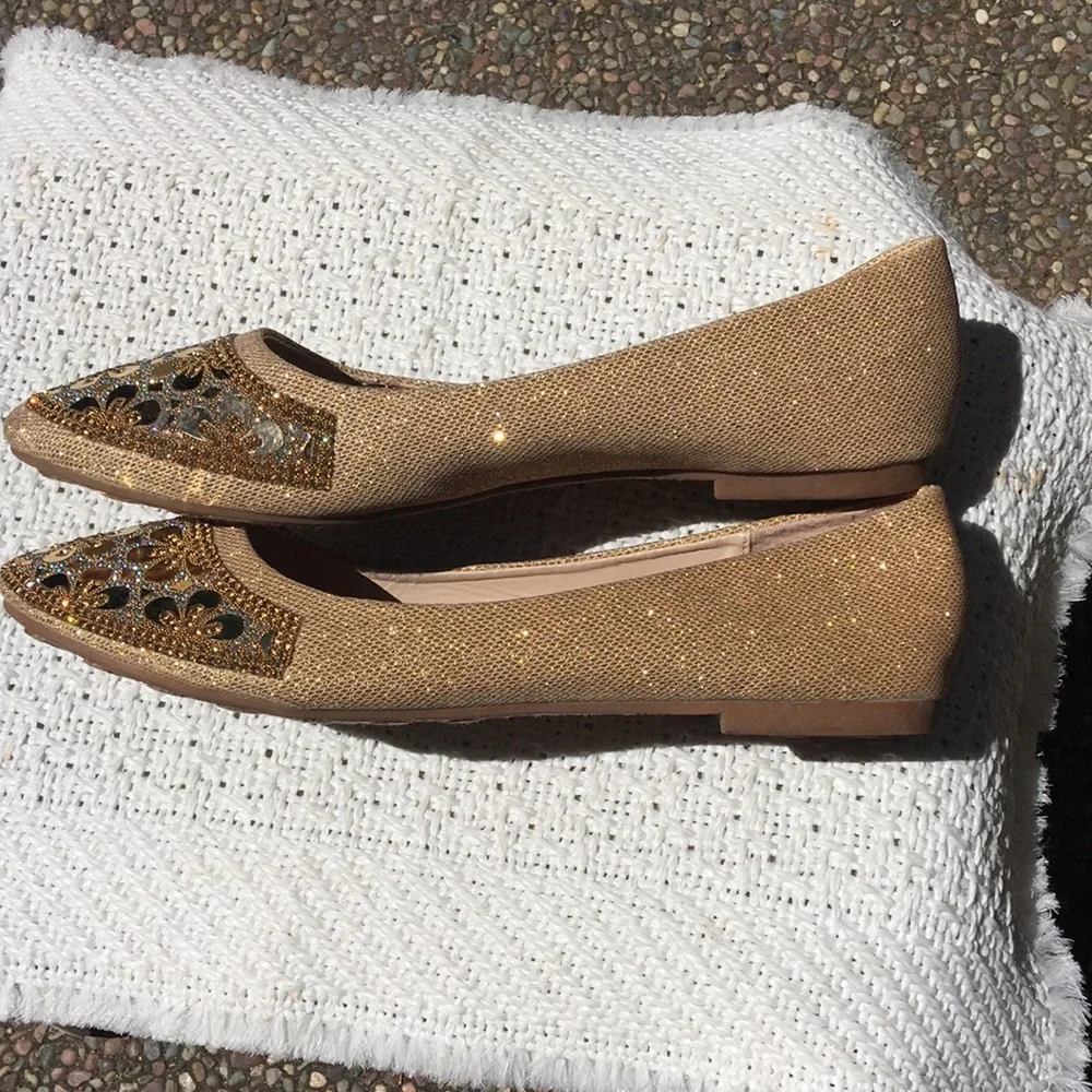 Golden Sparkly Flats✨ - Picture 4 of 9